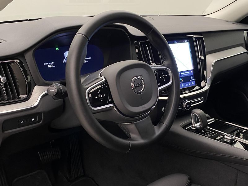 Volvo V60 T6 AWD PLUG-IN DARK REZERVACE - fotka 19 z 58