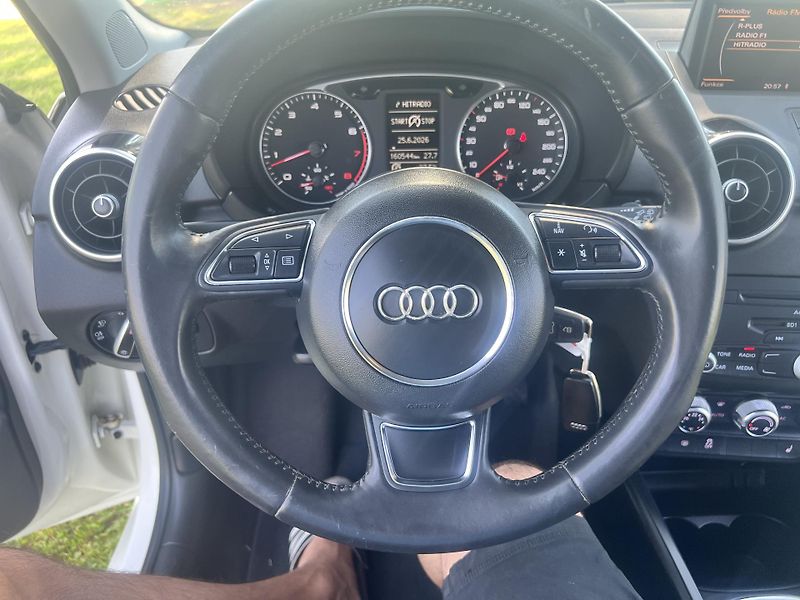 Audi A1 1.2TFSI 63KW,KůŽE,NAVI,2xALU - fotka 31 z 40
