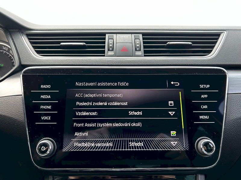 Škoda Superb (2018) 1.5 TSI 110kW ACT DSG Style+ - fotka 16 z 35
