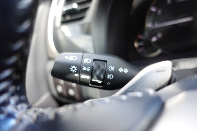 Lexus GS 250 2,0T 180kW A/T Executive - fotka 32 z 40