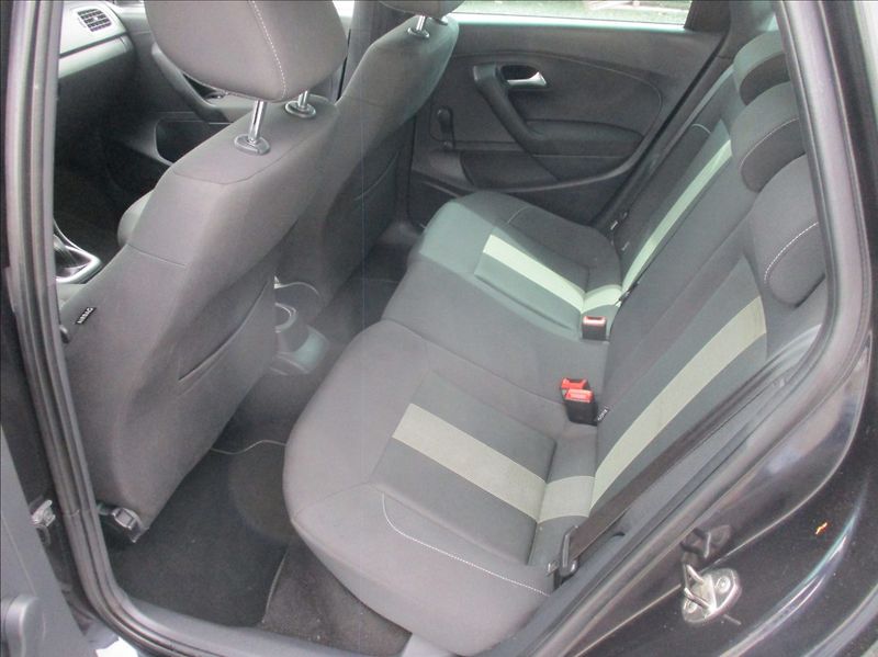 Volkswagen Polo 1,4 i 16v,klima,xenon,rozvody, - fotka 11 z 22