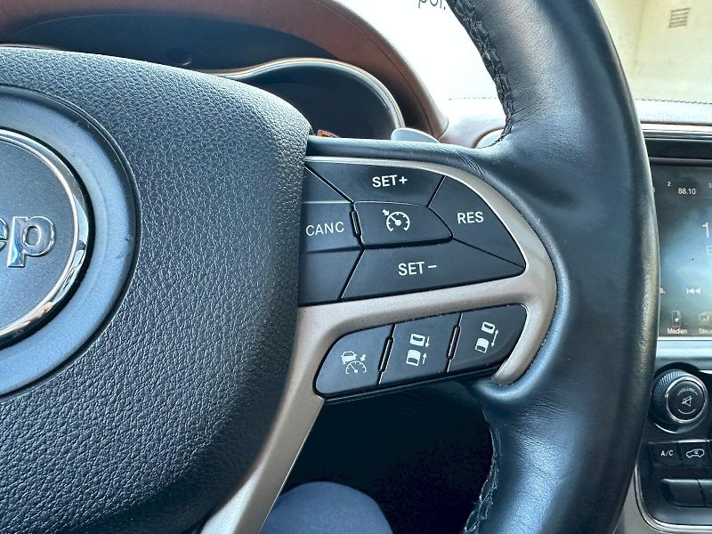 Jeep Grand Cherokee (2015) 3,0L V6 Diesel 184kW Summit 4W - fotka 13 z 26