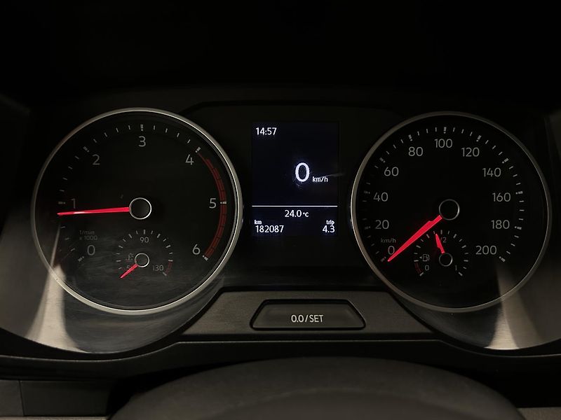 Volkswagen Crafter 2.0 TDI L2H3 - fotka 14 z 21