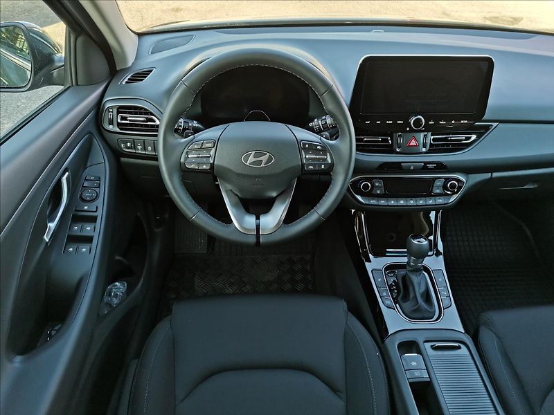 Hyundai i30 1,6 T-GDI WG DCT STYLE SAFETY - fotka 6 z 17