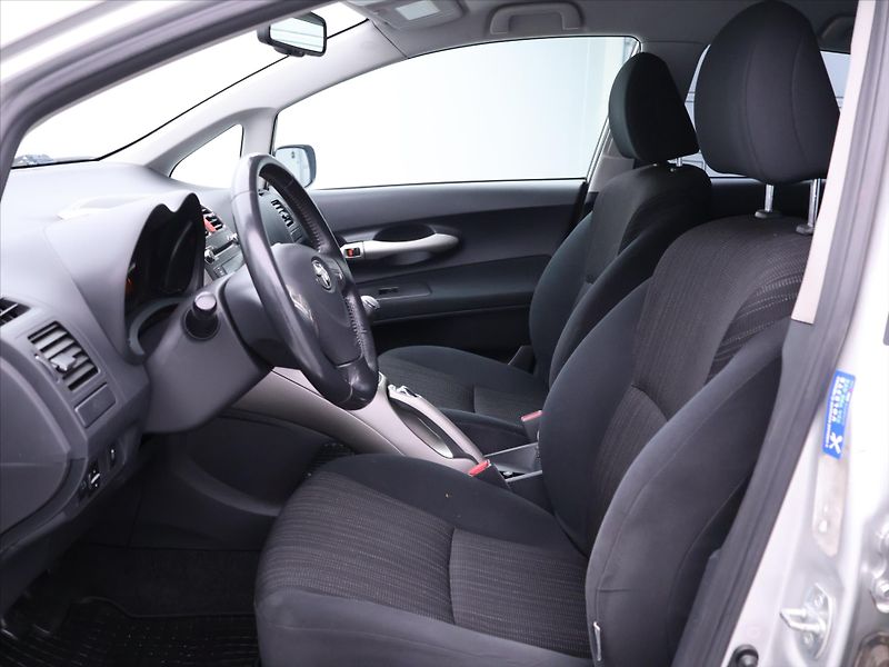 Toyota Auris 2,0 D-4D 93kW Xenon Tažné - fotka 10 z 29
