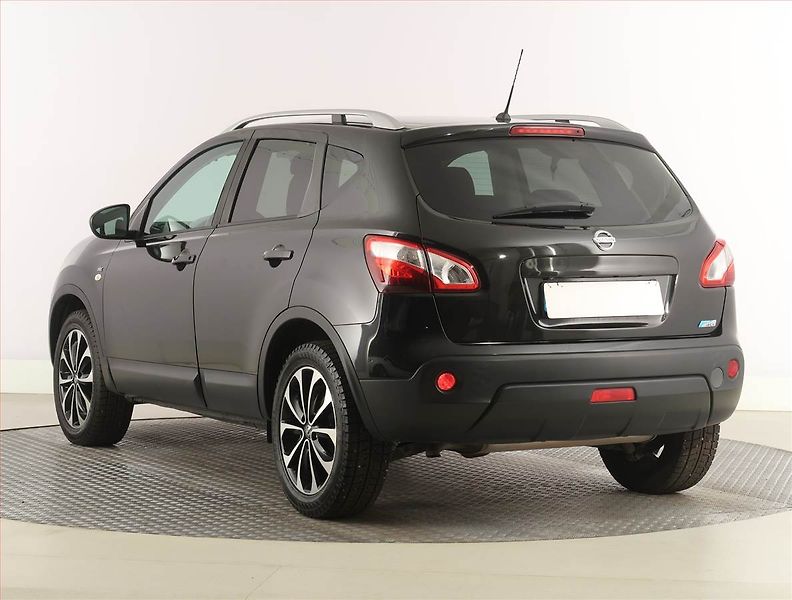 Nissan Qashqai (2011) 1.5 dCi, Navi, Tempomat - fotka 4 z 19