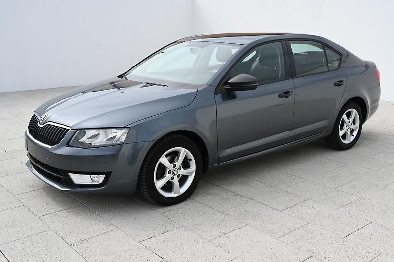 Škoda Octavia 1.6TDI  8/2015  Rezervace - fotka 8 z 28