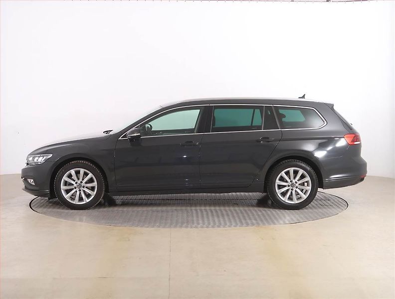 Volkswagen Passat (2021) Comfortline 2.0 TDI, Automat - fotka 3 z 22