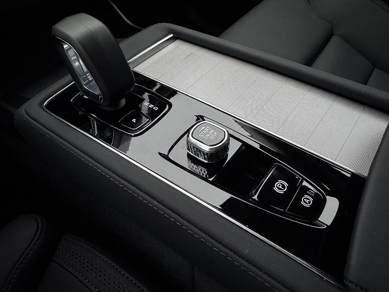 Volvo XC90 B5 AWD CORE CZ 1.maj - fotka 32 z 46