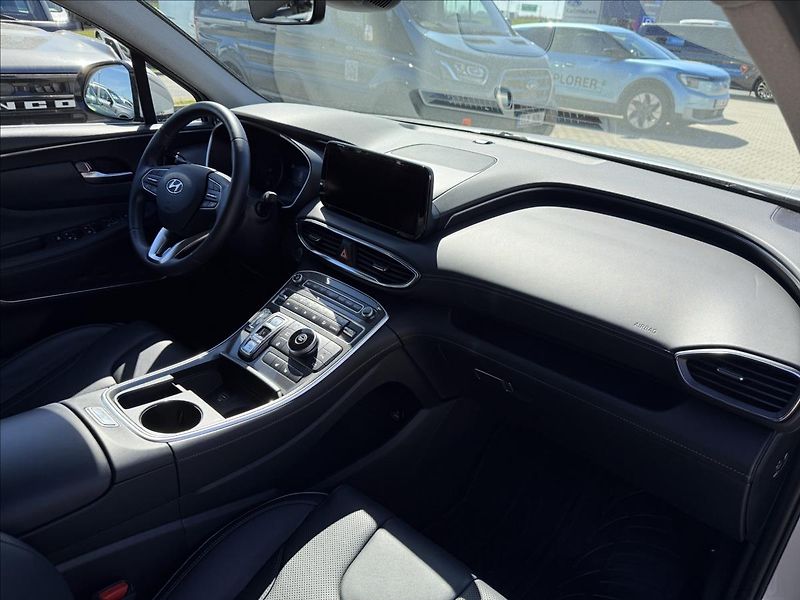 Hyundai Santa Fe 2,2 CRDi 142 kW Smart DPH CZ - fotka 18 z 30