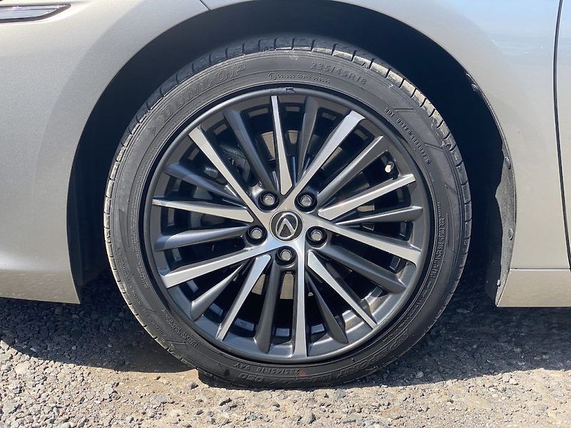 Lexus ES 300h 2.5HEV, ČR, Limited Edition - fotka 8 z 10