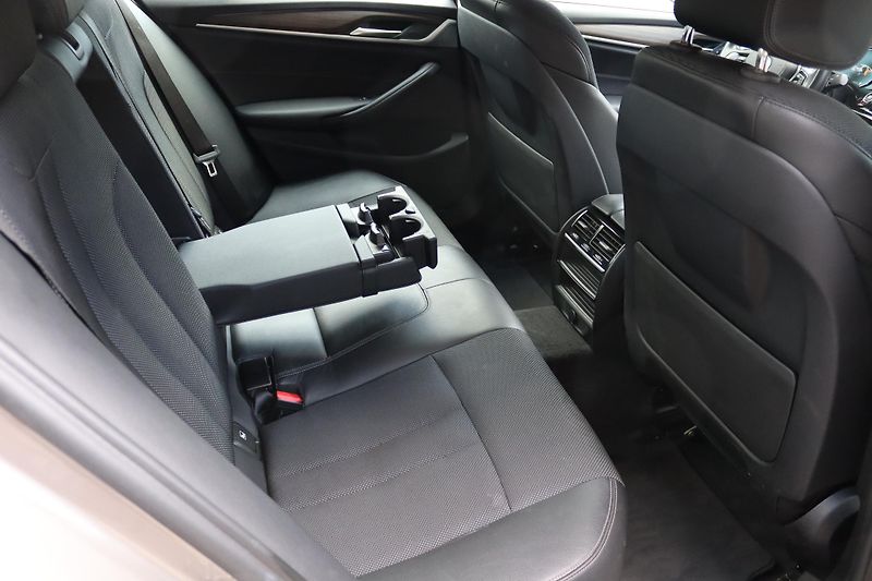 BMW Řada 5 520D XDRIVE SPORT LINE G30  - fotka 44 z 50