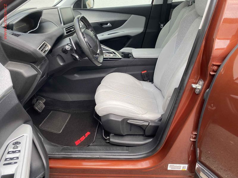 Peugeot 3008 (2017) 1.2 PT, Allure, AT, panor - fotka 9 z 19