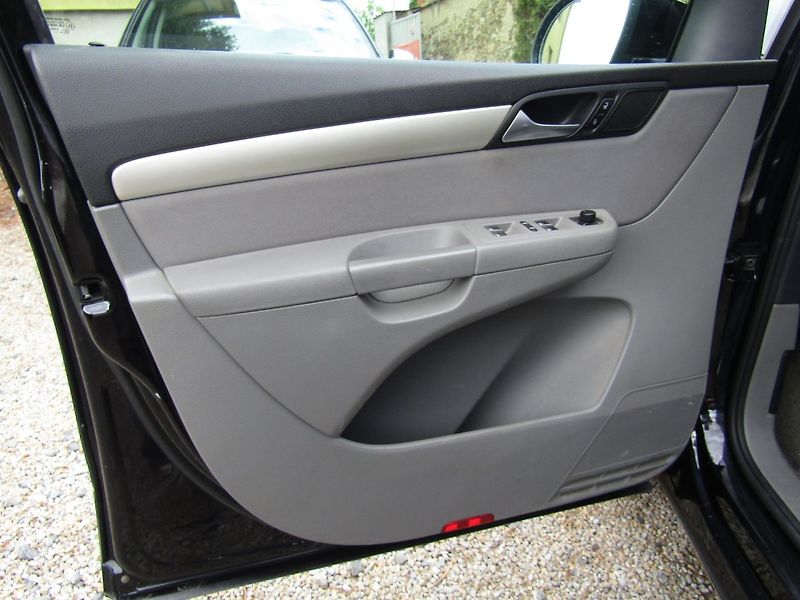 Seat Alhambra (2014) 2.0 TDI 103kW 4KIDS - fotka 18 z 44