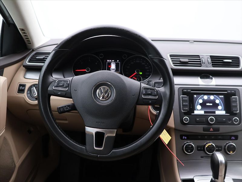 Volkswagen Passat 2,0 TDI 103kW DSG Xenon Navi - fotka 17 z 32