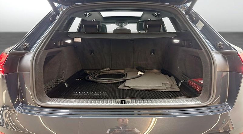 Audi Q8 e-tron 55 Q 360k Pano Tažné Matrix  - fotka 14 z 25