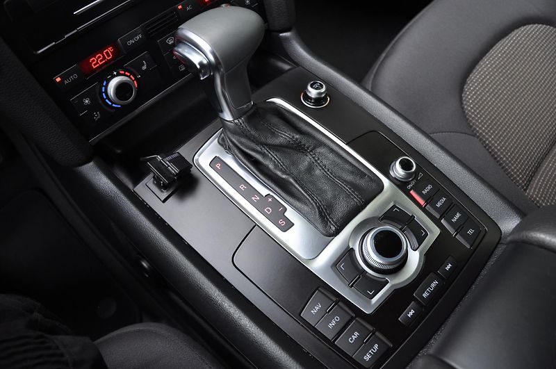 Audi Q7 (2010) 3.0 TDi V6 QUATTRO,XENONY,FACE - fotka 22 z 47