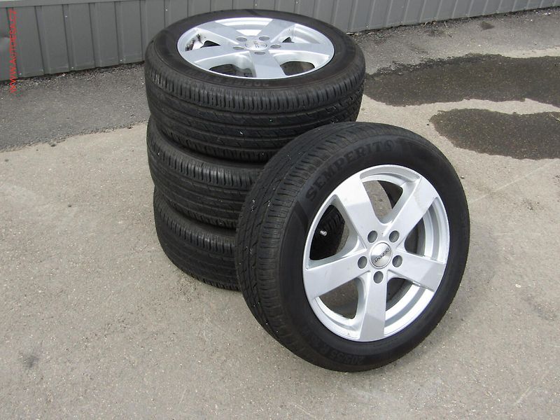 Škoda Superb (2012) 2.0 TDi, ČR, L&K, DSG, STK3 - fotka 20 z 20