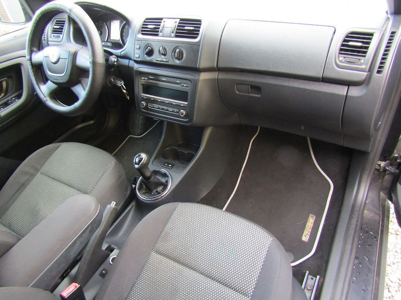 Škoda Roomster (2011) 1.2TSI 63kW SCOUT ZIMNÍ PNEU - fotka 15 z 37