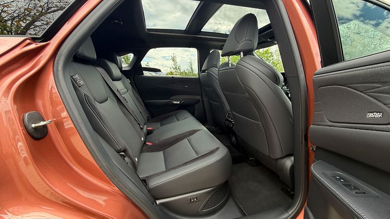 Lexus RX 500h 2,4 HEV F SPORT PLUS PANORAMIC - fotka 20 z 25