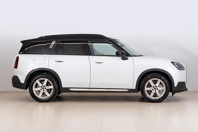 Mini Countryman 2024) - fotka 2 z 13
