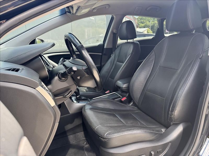 Hyundai i30 1,6 CRDI Premium AT ČR - fotka 11 z 28