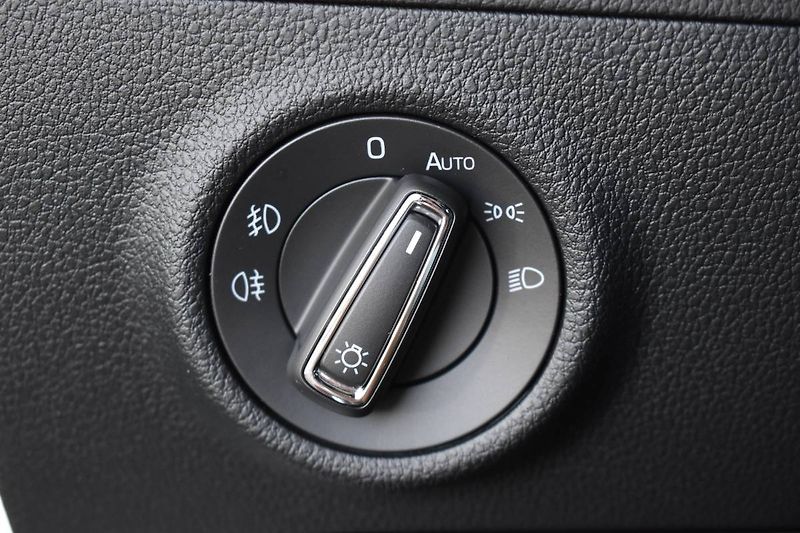 Škoda Superb (2023) 2.0TDI 147kW DSG Sportline 4x4 - fotka 20 z 29