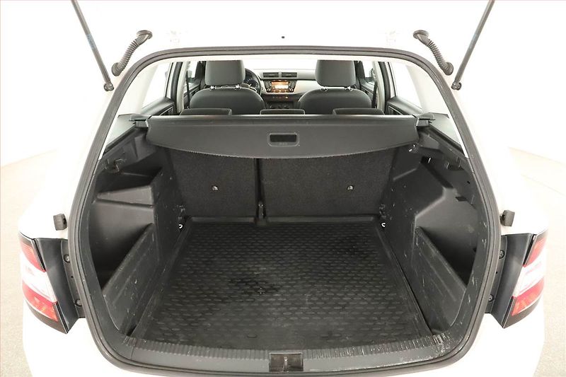 Škoda Fabia (2016) 1.4 TDI, nová STK, rezervace - fotka 10 z 10