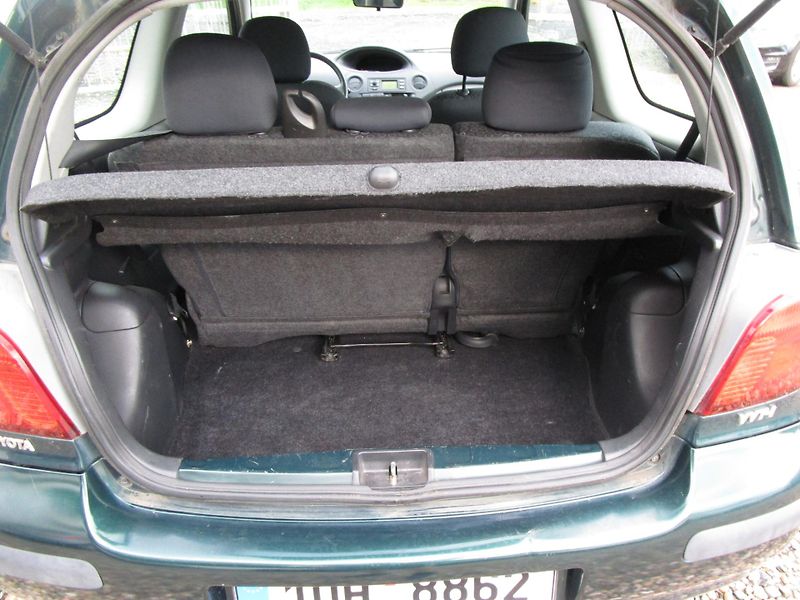 Toyota Yaris 1,0-48KW+NOVÝ OLEJ+FILTR - fotka 6 z 12