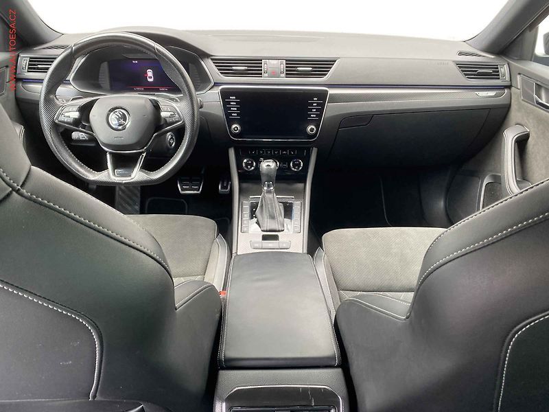 Škoda Superb (2023) 2.0 TSi, ČR, SportLine, DSG - fotka 8 z 23
