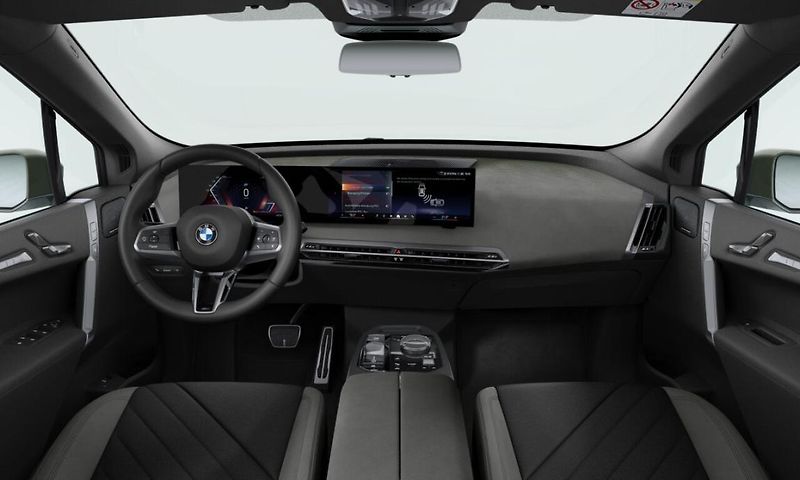 BMW iX xDrive45 - fotka 4 z 4