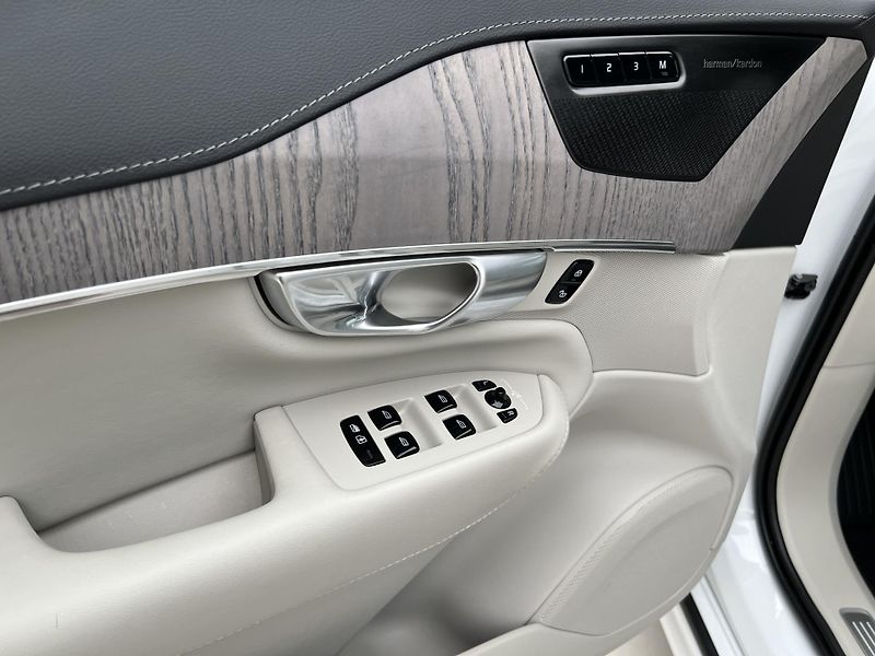 Volvo XC90 B5 AWD ULTIMATE BRIGHT 7 MÍST  - fotka 18 z 51