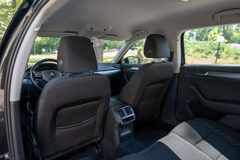 Škoda Superb 1.4 TSI Smartlink DAB PDC - fotka 13 z 28