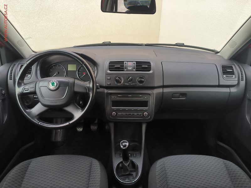Škoda Fabia (2010) 1.2TSI, 1.maj, AC, výhřev sed - fotka 8 z 16