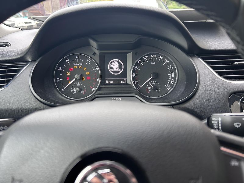 Škoda Octavia 1.2 TSI Ambition - fotka 14 z 35