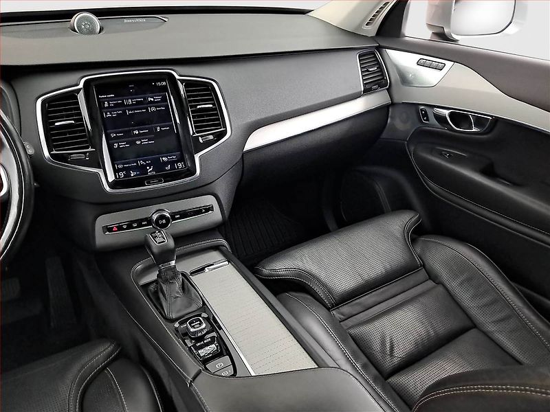 Volvo XC90 (2015) D5 AWD - fotka 8 z 29