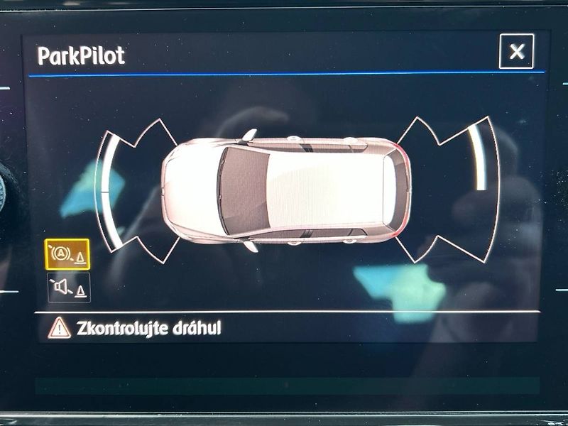 Volkswagen Golf (2018) 1.4 TSI R-Line - fotka 18 z 32