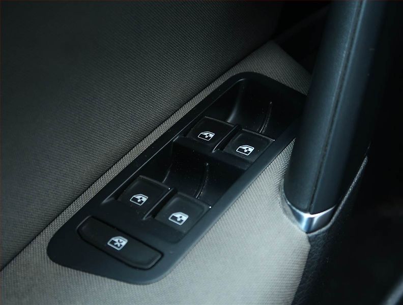 Volkswagen Golf (2017) Highline 2.0 TDI, Automat - fotka 18 z 19