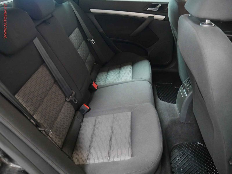 Škoda Octavia (2011) 2.0TDi, P.čidla - fotka 11 z 20