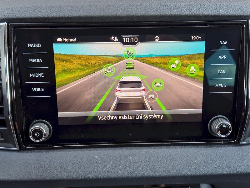 Škoda Karoq (2025) Top Selection 1.5 TSI 110 kW 7 - fotka 30 z 39