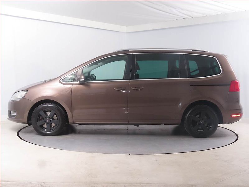 Volkswagen Sharan (2011) Highline 2.0 TDI, 4X4, 7 míst - fotka 3 z 18