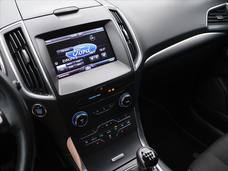 Ford S-MAX 2,0 TDCI 132kW Titanium - fotka 22 z 34