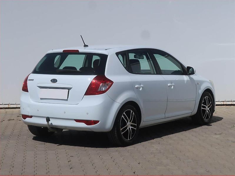 Kia Ceed (2011) 1.4 CVVT, Serv.kniha - fotka 5 z 14