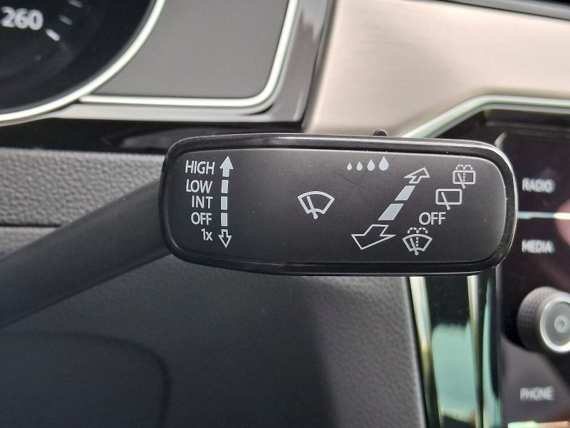 Volkswagen Passat (2023) Variant Elegance DSG 1,5TSi 11 - fotka 18 z 33