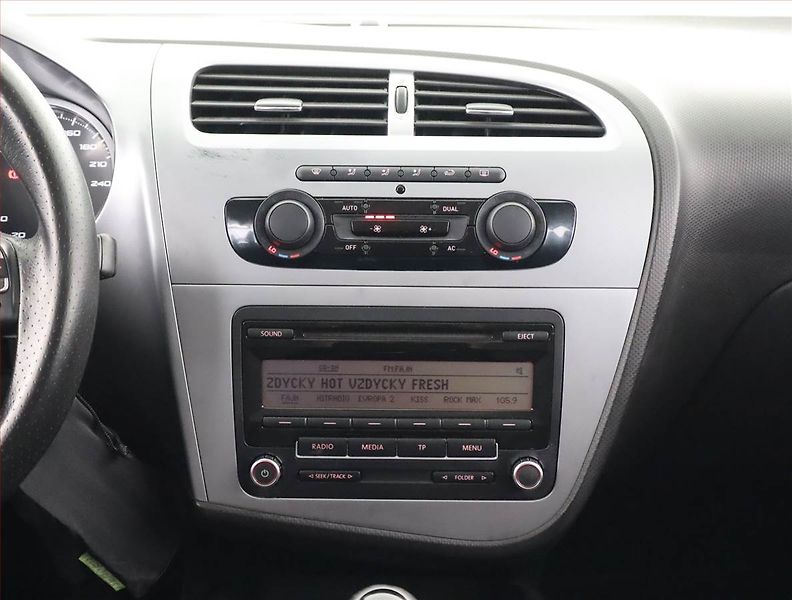 Seat Leon (2010) 1.4 TSI, nová STK, servisované - fotka 12 z 19