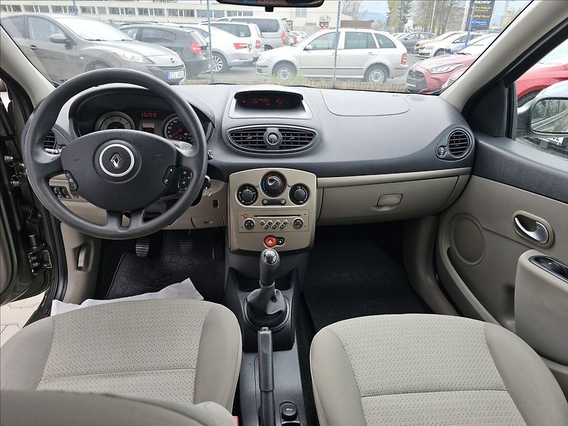Renault Clio 1,2 i 55KW Grandtour klima ALU - fotka 19 z 35