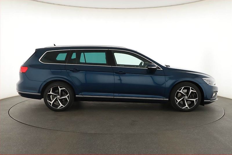 Volkswagen Passat (2019) 2.0 BiTDI - fotka 6 z 23