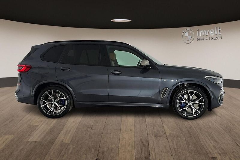 BMW X5 M50d - fotka 2 z 29