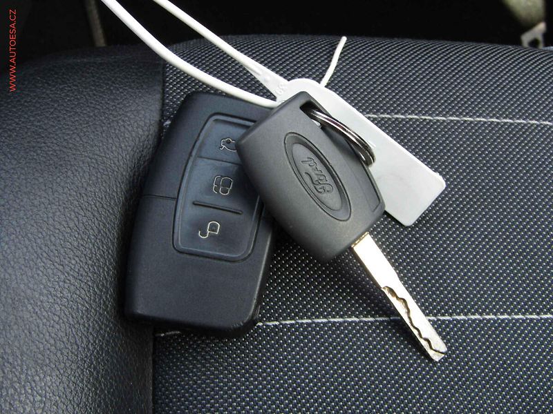 Ford Kuga (2009) 2.0 TDCi 4x4, ČR, AC, park. - fotka 20 z 20