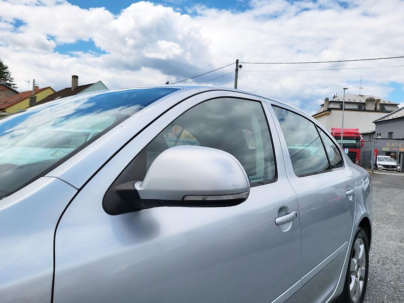 Škoda Octavia II FL 1.6 TDi 77kW ELEGANCE - fotka 28 z 47